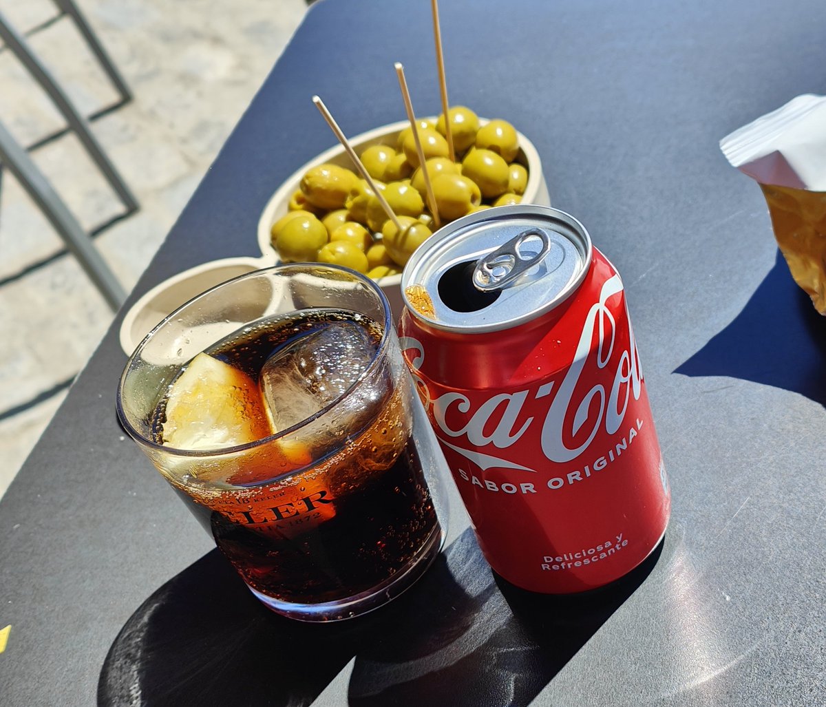 Quissoflabiolai's tweet photo. A l'espinaler demanes unes olives farcides i te'n porten 7 contades, aquí on sóc mínim n'hi ha 50.

@govern exigeixo una normativa oficial que reguli la dosi estàndard d'olives. 

#ForaColau https://t.co/u3iIBnKk3R