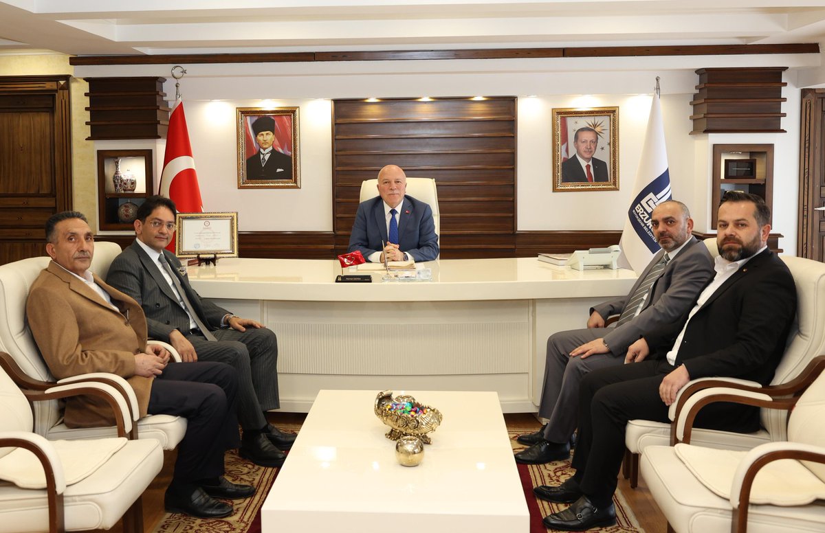 Erzurum Ticaret Borsası Başkanımız Hakan Oral kardeşim ve yönetim ekibi ziyaretimize geldi. Bölgesel gelişimimize yönelik projelerimiz hakkında karşılıklı istişarelerde bulunduk. Kendilerine nazik ziyaretlerinden dolayı teşekkür ediyorum.