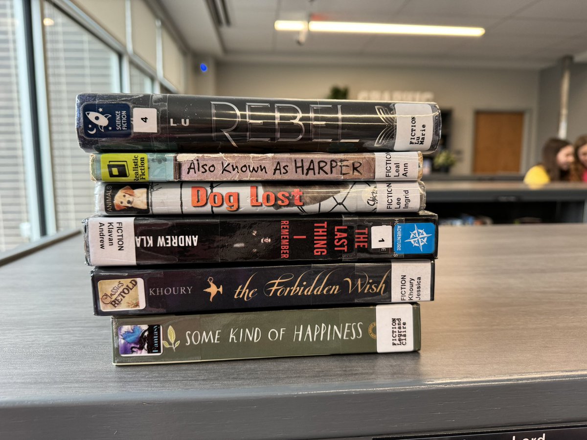 WSMSMediaCenter's tweet photo. It’s National Poetry and Library Month! What better way to celebrate than creating poetry in the library! #Learn230 #StallionLibrarianPOV #StallionsConnect https://t.co/VFuixPNRxr