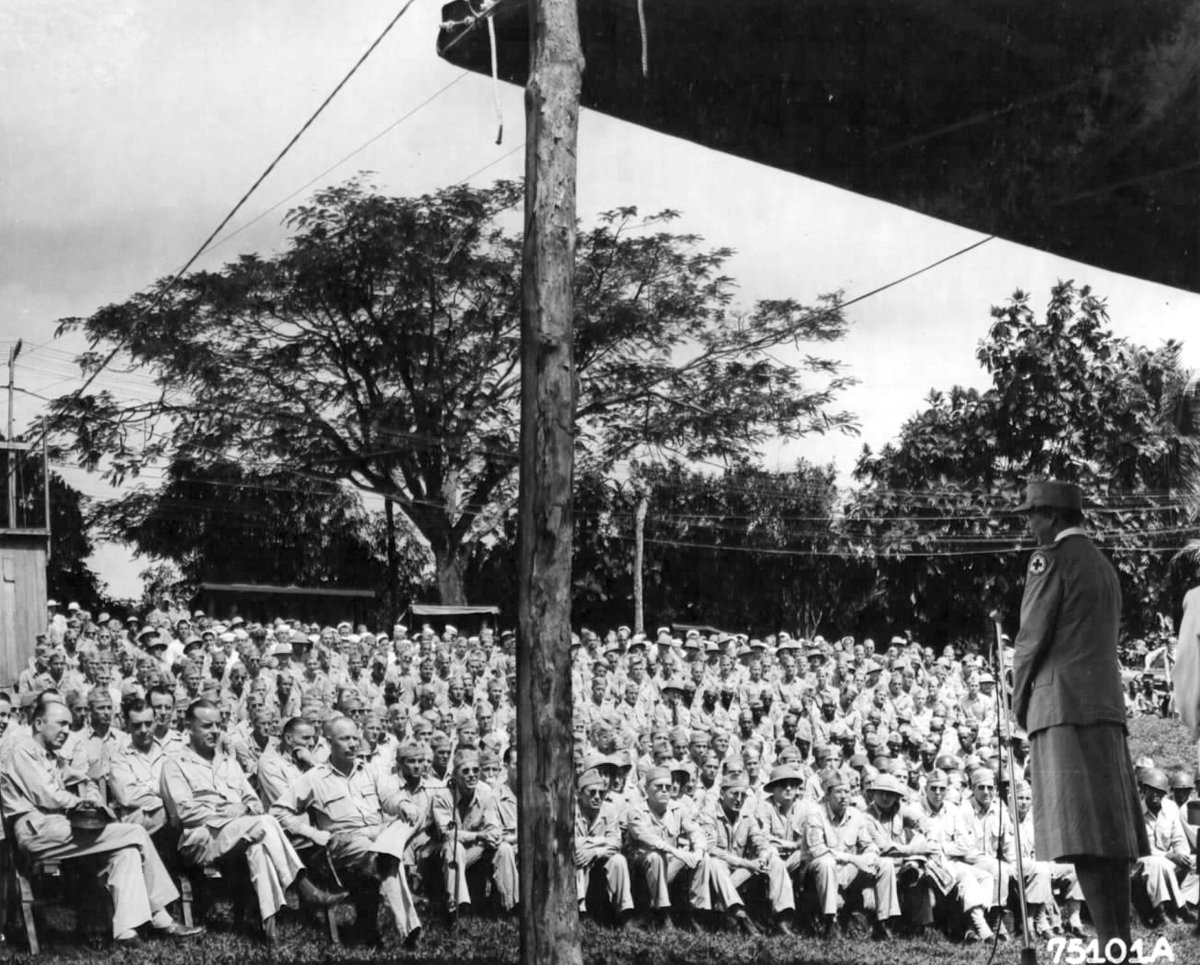 First Lady Eleanor Roosevelt addresses a group of men on Efate Island, New Hebrides Group (Vanuatu), during her tour of the Pacific bases, 1943. US Archives pic.

#usnavy #usmc #usarmy #usaf #usveterans #wwii #pacificwar #museum #EspirituSanto #vanuatu #southpacificwwiimuseum