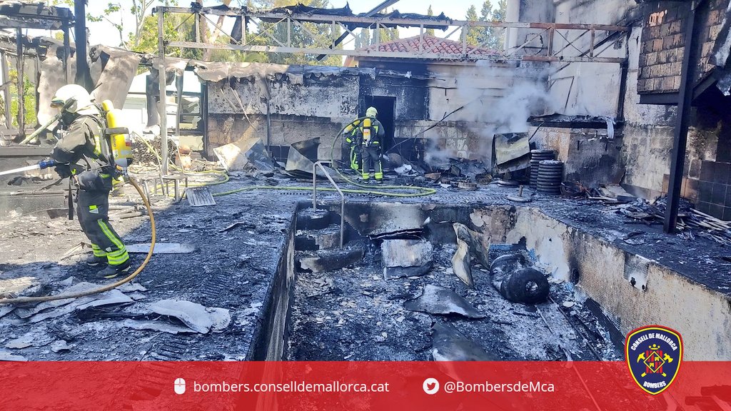 Actuant a un incendi a l'hotel s'Olivera de Peguera. Afectada una instal·lació exterior. Sense víctimes. Parcs de Calvià i Llucmajor amb 4 vehicles i 14 bombers.