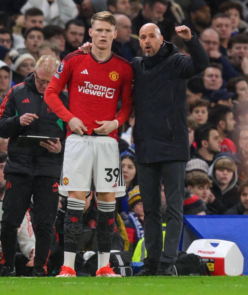 Ten Hag talk say Antony and Scott (McTominay) go return. Harry (Maguire) get small wound when dem play against Bournemouth. E no train this week, but e don dey field again, and I think say e go dey available on Sunday. #MUFC