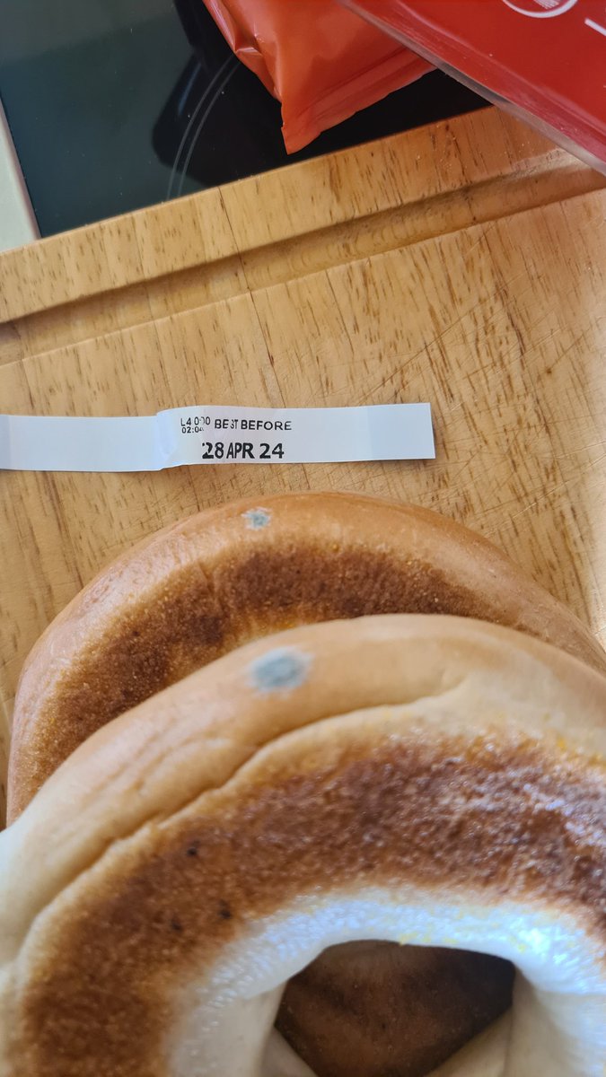 johncos_ie's tweet photo. @NYBakeryCo can something be done about the bagel storage at Griffen Centra in Lucan. Bagels are warm and bag has condensation when i get home.This leads to next issue, mould. This is at least the 4th bag of bagels from that shop that has had mould, or are they delivered that way https://t.co/b3d5wYvvB1
