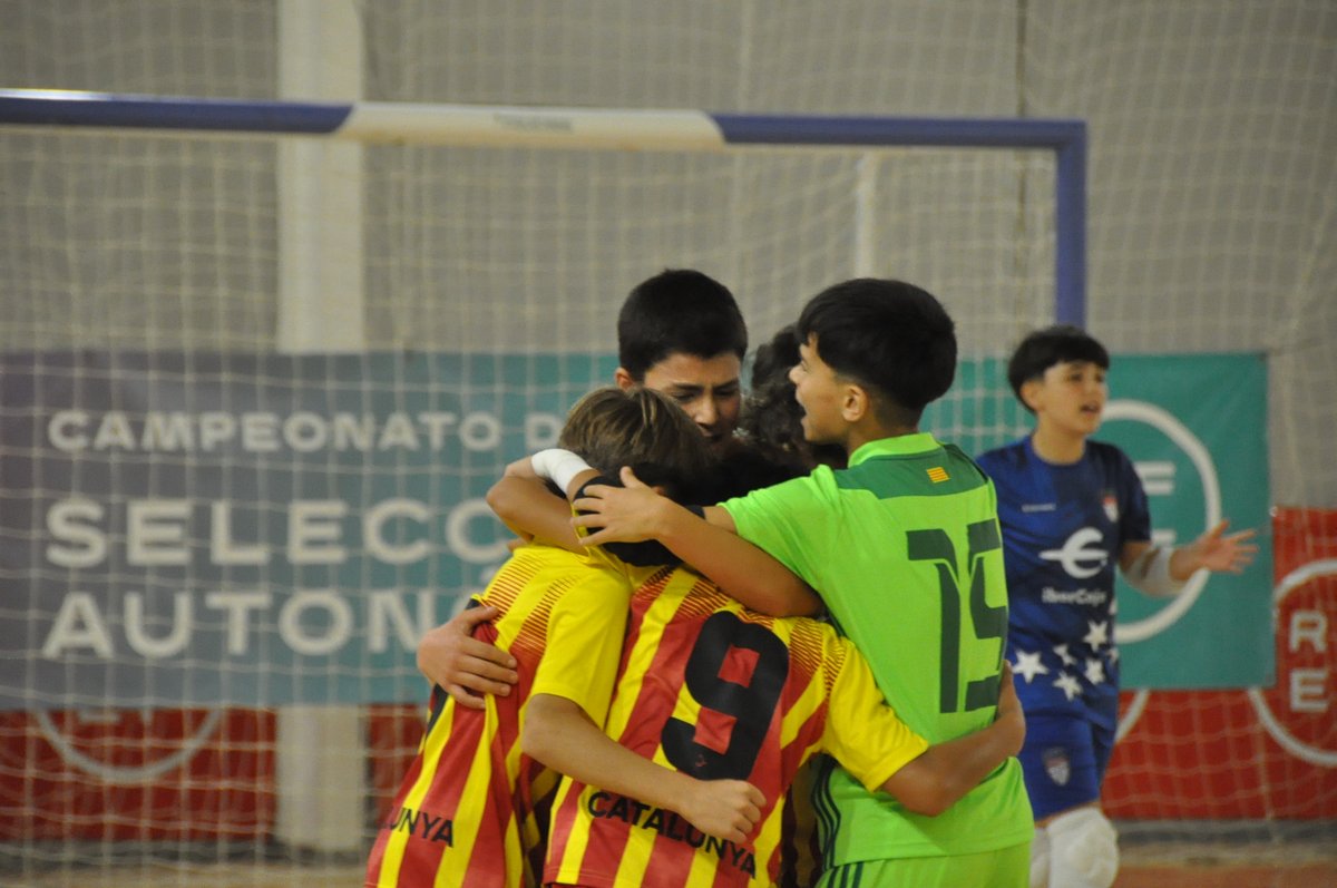 FutSalRFEF's tweet photo. ⚔️ ¡Tenemos semifinalistas en el Campeonato de España sub-12!

@FCF_CAT 🆚 @FutsalRFGF 
@FFIB_oficial 🆚 @RFAF 
📆 Sábado 20 de abril.
⌚ 10:15

👉🏼 Partidos íntegros, resultados y clasificaciones: https://t.co/E5LtHvtdvl https://t.co/tlgdLhgjSb
