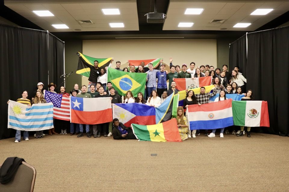 When participating in #culturalexchange, you really do meet people from all over the world! 

📸: Gustavo - Chile - @ymcarockies 

#campstaffusa #internationalfriends #penpals #summerworkandtravel
