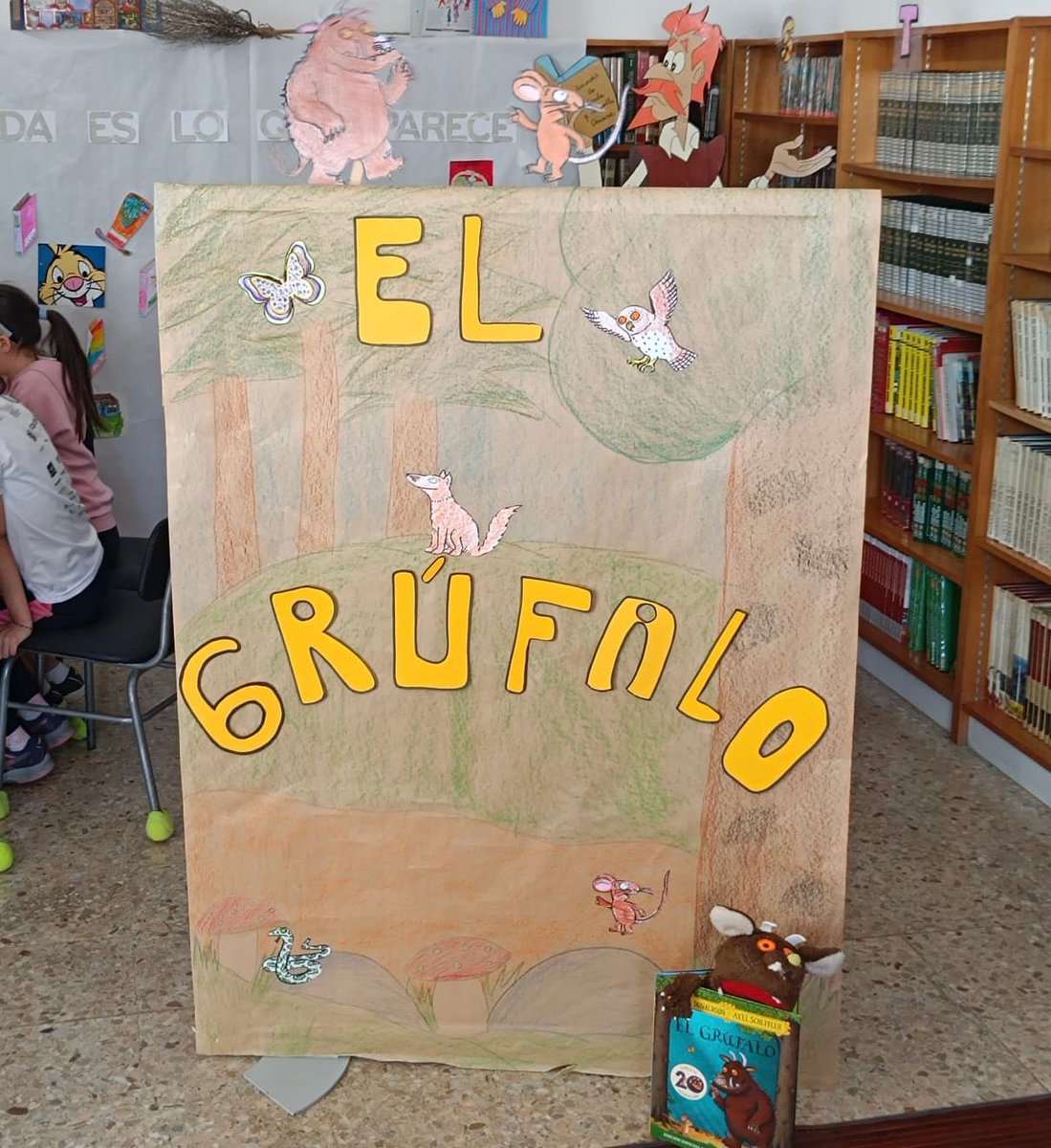 CEIPCampoCruz's tweet photo. Los alumnos de 5º representando “ El grúfalo” para los niños de infantil! Qué divertido!! https://t.co/i4QV9nxXnZ