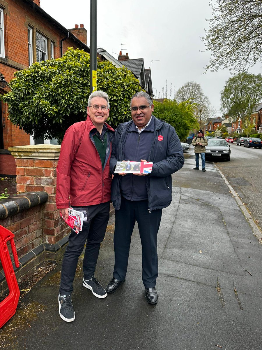 Another great evening of door-knocking with @MoseleyLabour activists along with @cummins23, @LisaTrickett41, @David4BKH, @SimonFosterPCC. A very enthusiastic response from residents who are eager to get out and vote for @RichParkerLab and @SimonFosterPCC in the #MayElections