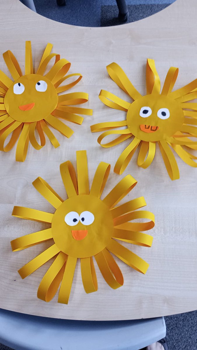 TurriffPrimary's tweet photo. P2A are wondering where the sun has gone? We think he has forgotten to come out so we had a go at some origami to brighten up our classroom and hopefully encourage the sun to come out ☀️😎 🌞 🤞 #whereisspring #foldingpaper #origami https://t.co/e9pDxK2QkO