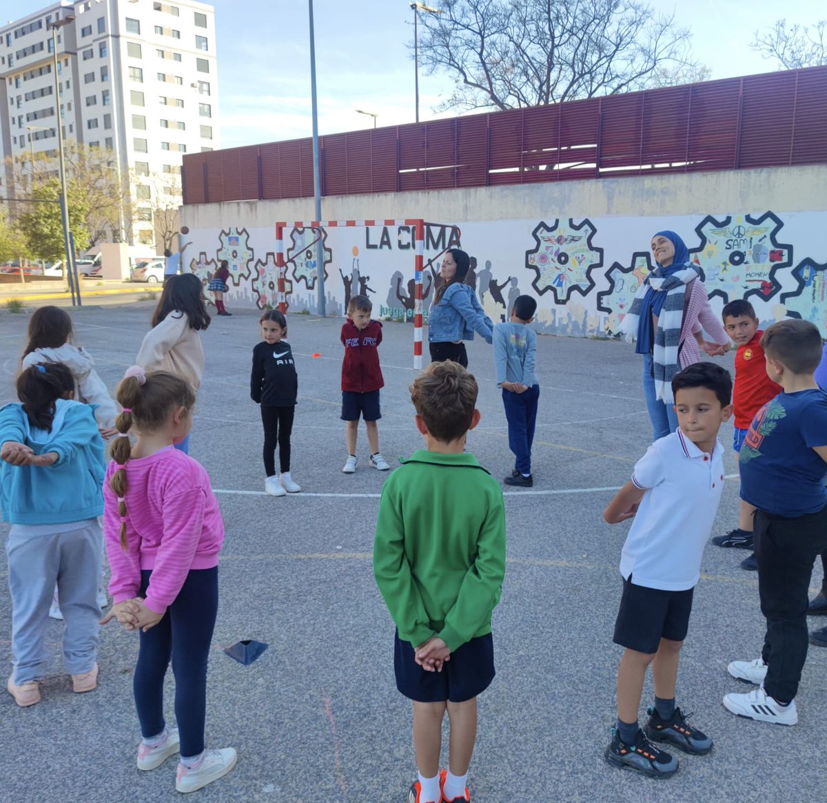 Yas94_'s tweet photo. ¡En #Kumpania continuamos con nuestras sesiones de béisbol! 😁💪🏽. Estamos aprendiendo la importancia de cumplir las fases necesarias para realizar una actividad física ✅:

• Calentamiento 🏃
• Deporte ⚾️ 
• Estiramientos🧘🏽‍♀️

#FSE+ https://t.co/Aj42knCtzf