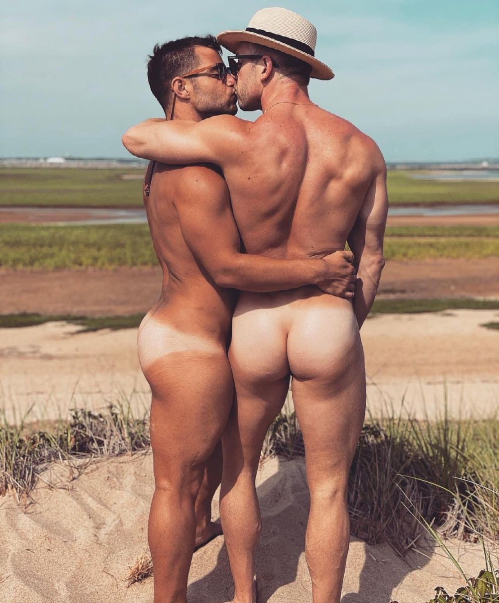 essentiallymale's tweet photo. How is your Weekend going?  #gaykiss #gaygoals #couplegoals https://t.co/faUB38qN2Y