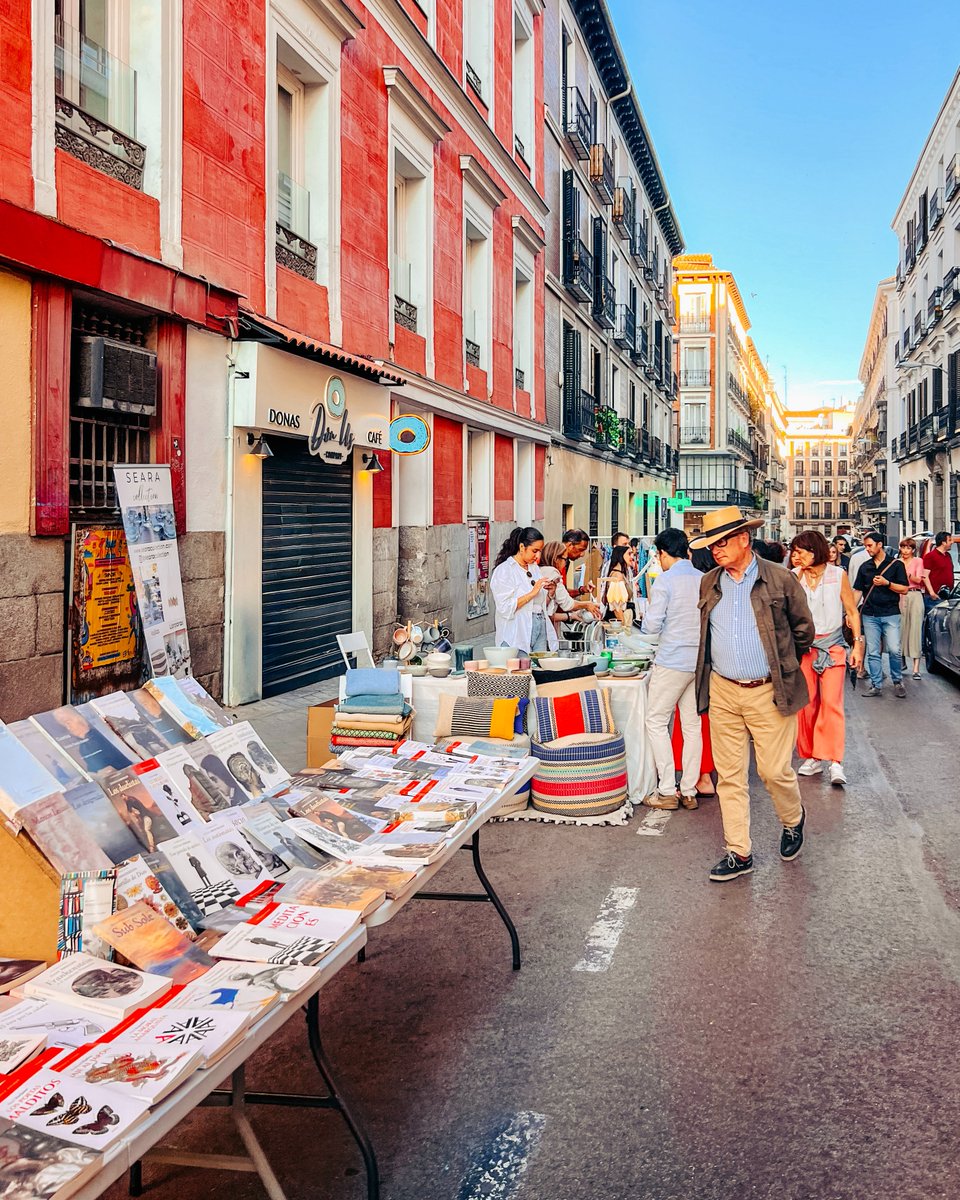 [The Festival] by SALESAS transforma Madrid en un ecléctico street market al aire libre. Cada primer sábado del mes, moda, arte, gastronomía y música se fusionan en las calles, creando una experiencia cultural vibrante. #StreetMarket #Madrid #Art #Market #Shopping #Lifestyle