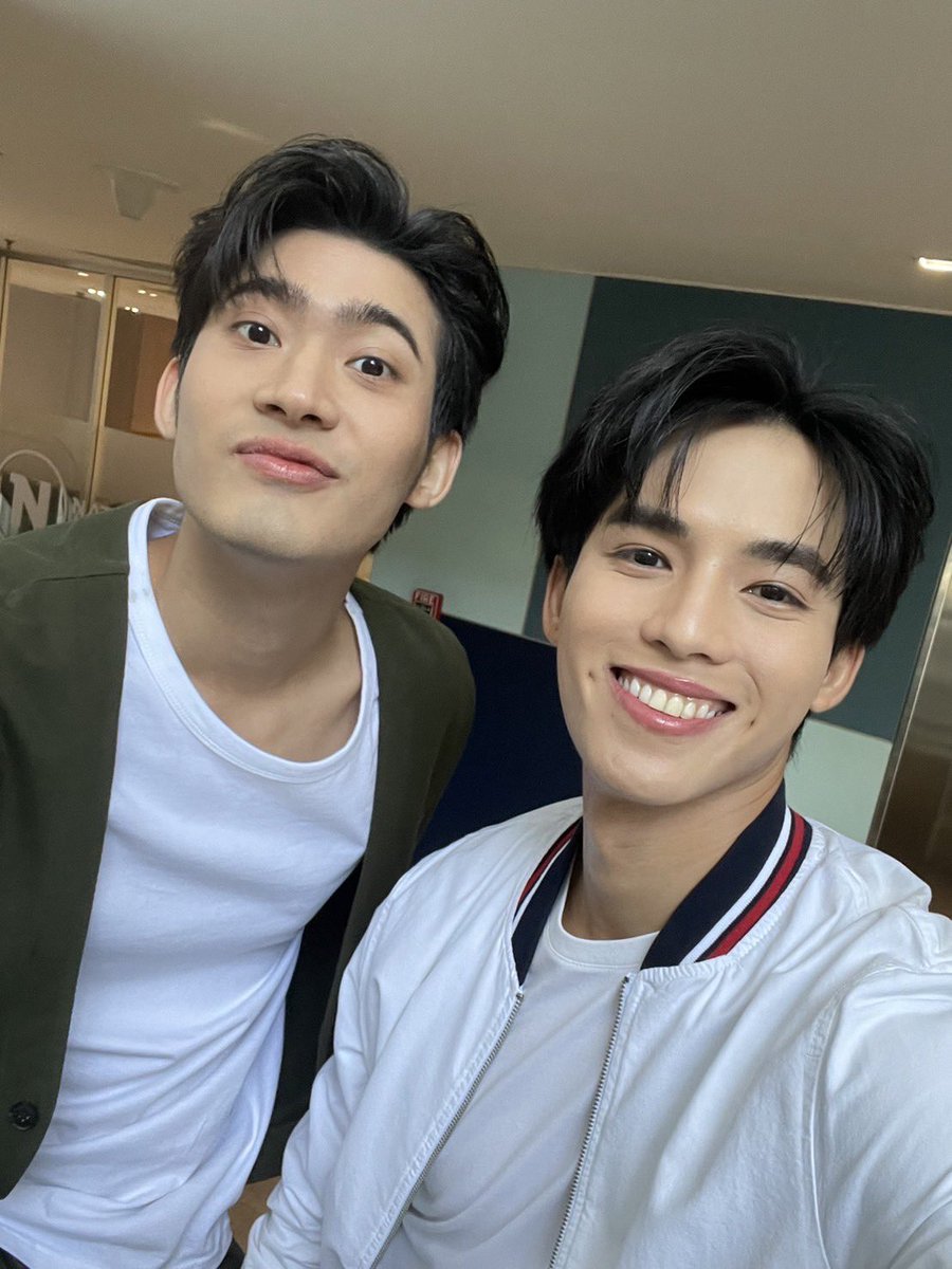 Fluke_pongsapat's tweet photo. ทำหน้าดีๆดิ๊!

FlexConnect 😗😁
Facebook : https://t.co/NTuvZBw57a
Youtube : https://t.co/C8MYwBDeK1

#Flex1045xJuniorFluke 
#คุณได้ไปต่อ
 #JuniorFluke https://t.co/vcIw1VbhLo