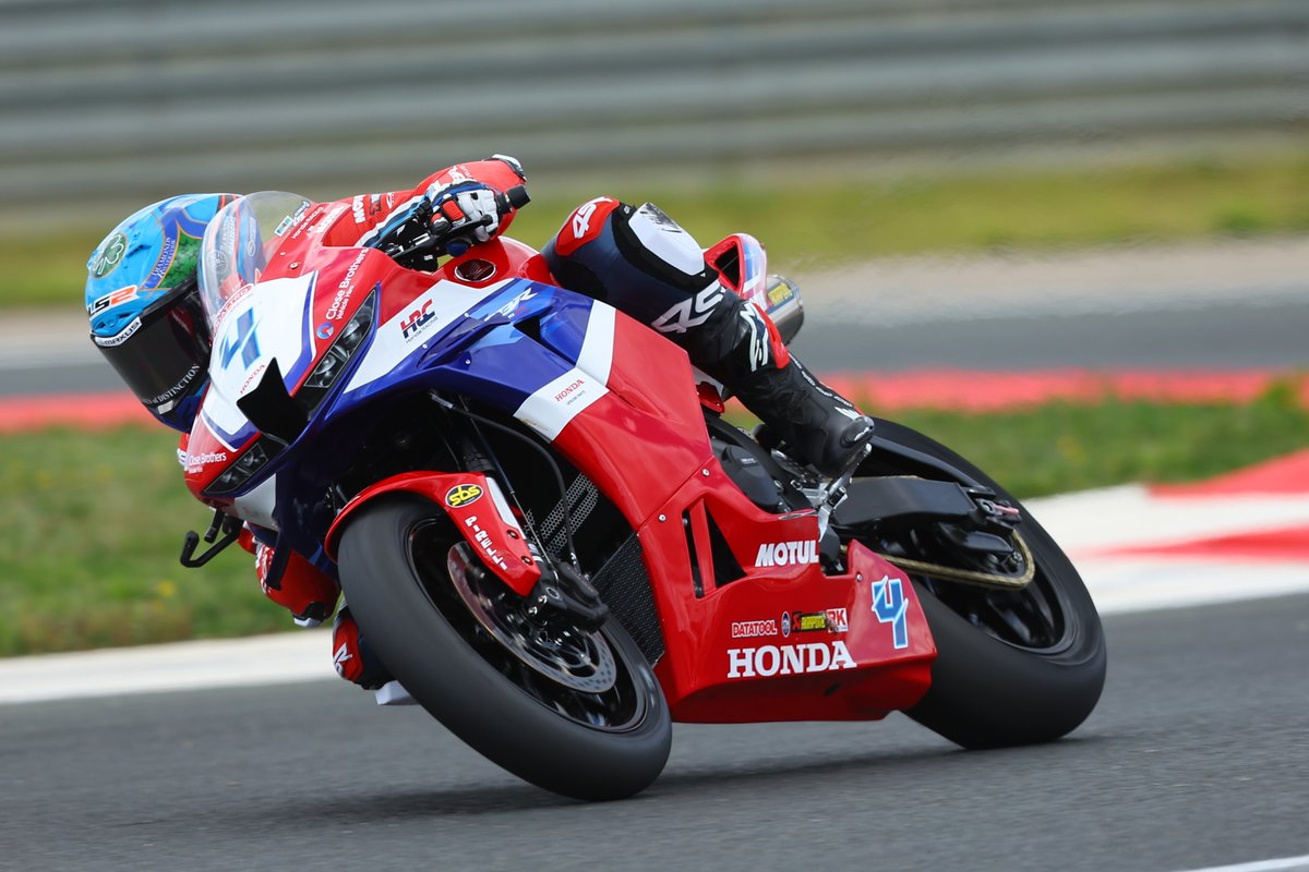 With the second session of the day complete, @JackKennedy14 makes a big step and improves his best to a 1:39.905 and sits P2 on times #HondaRacing #CBR600RR