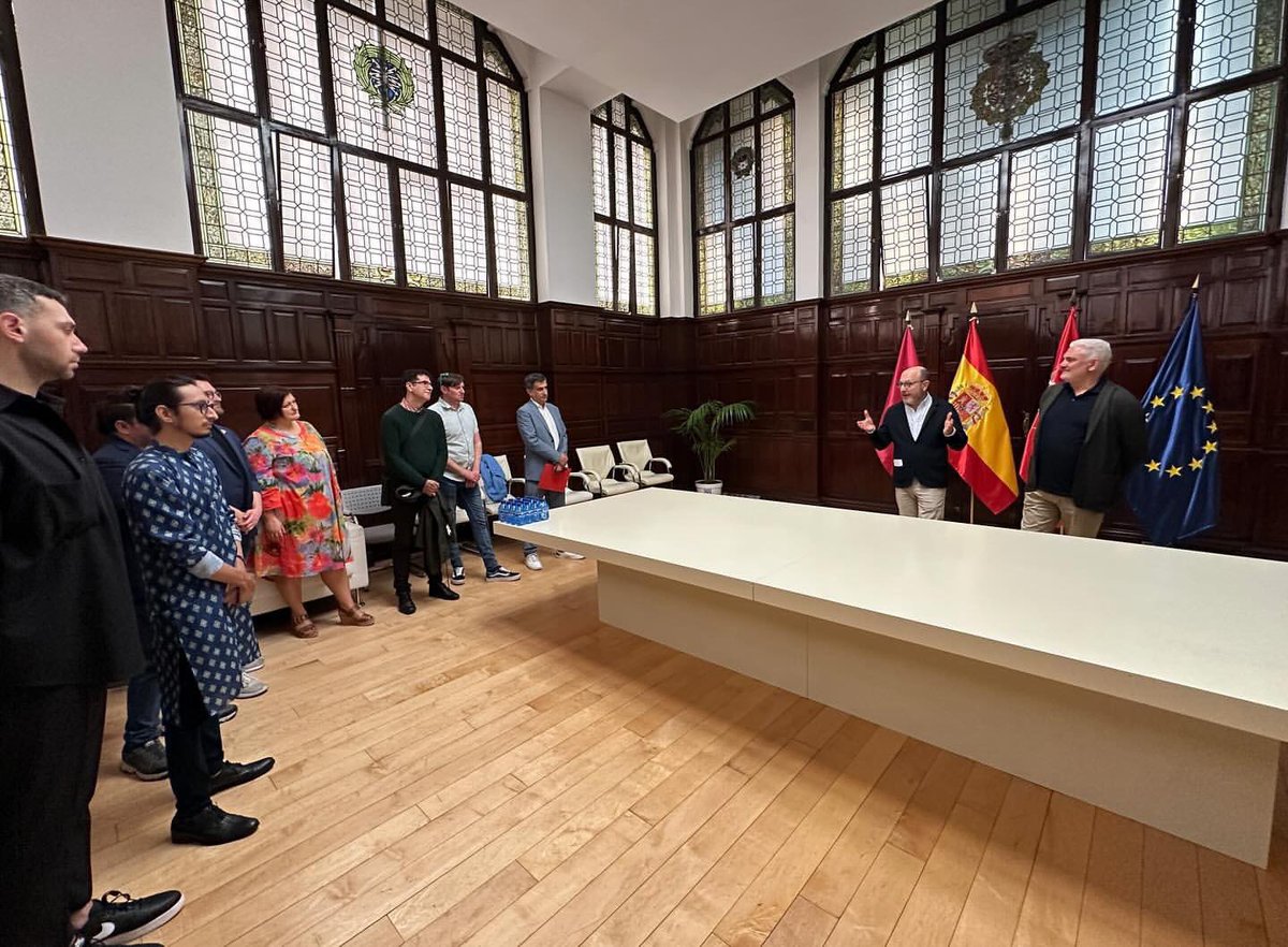 Hoy celebramos en #Madrid el InterPride-EPOA Leaders Summit. El Ayuntamiento de @Madrid nos ha acogido en una recepción de bienvenida por parte de @fernandezsj , Delegado del Área de Gobierno de Políticas Sociales, Familia e Igualdad. #Epoa #Interpride #MADOrgullo