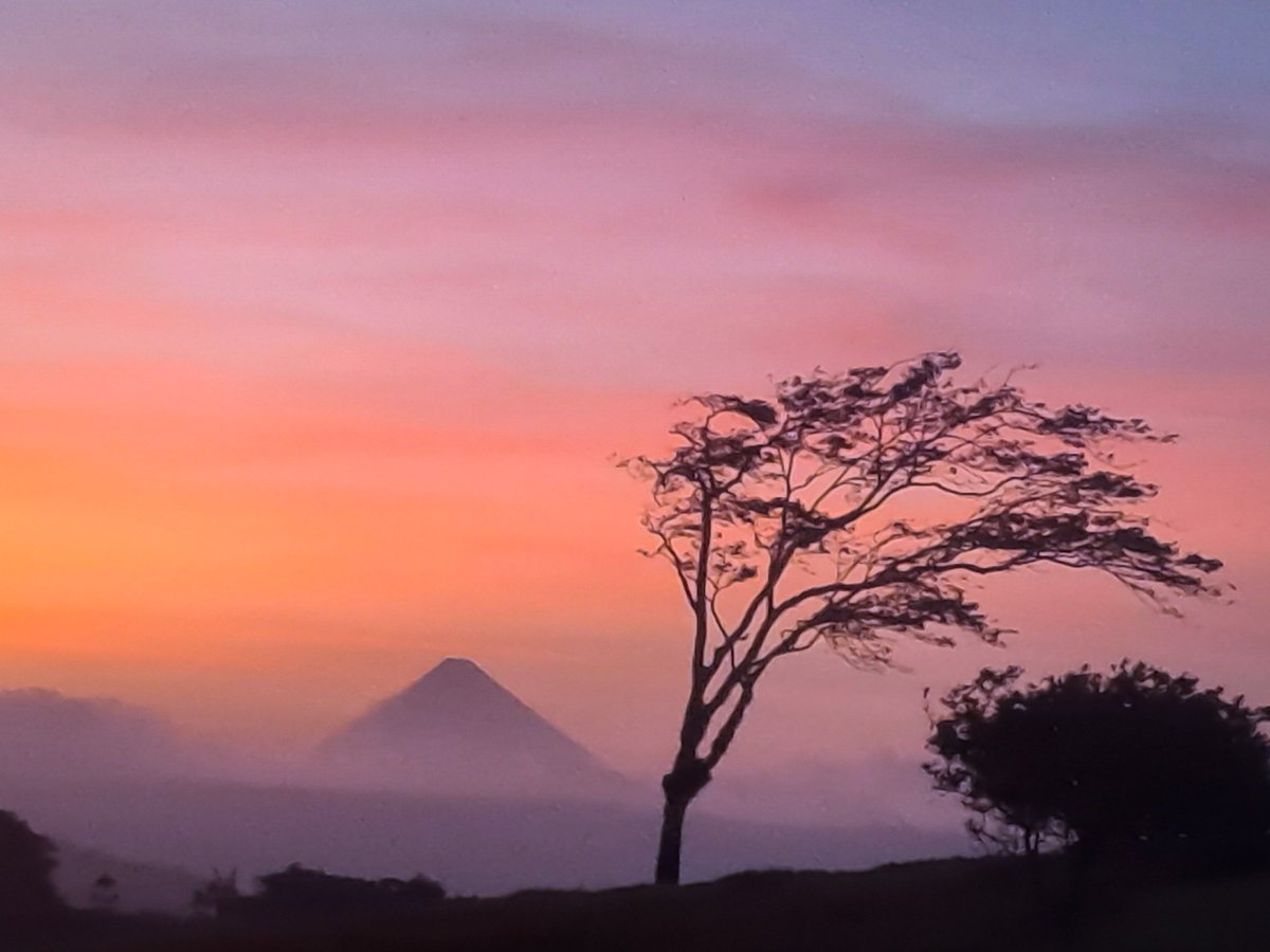 'Every day a million miracles begin at sunrise' Eric Jerome Dickey #CostaRica #sunrise