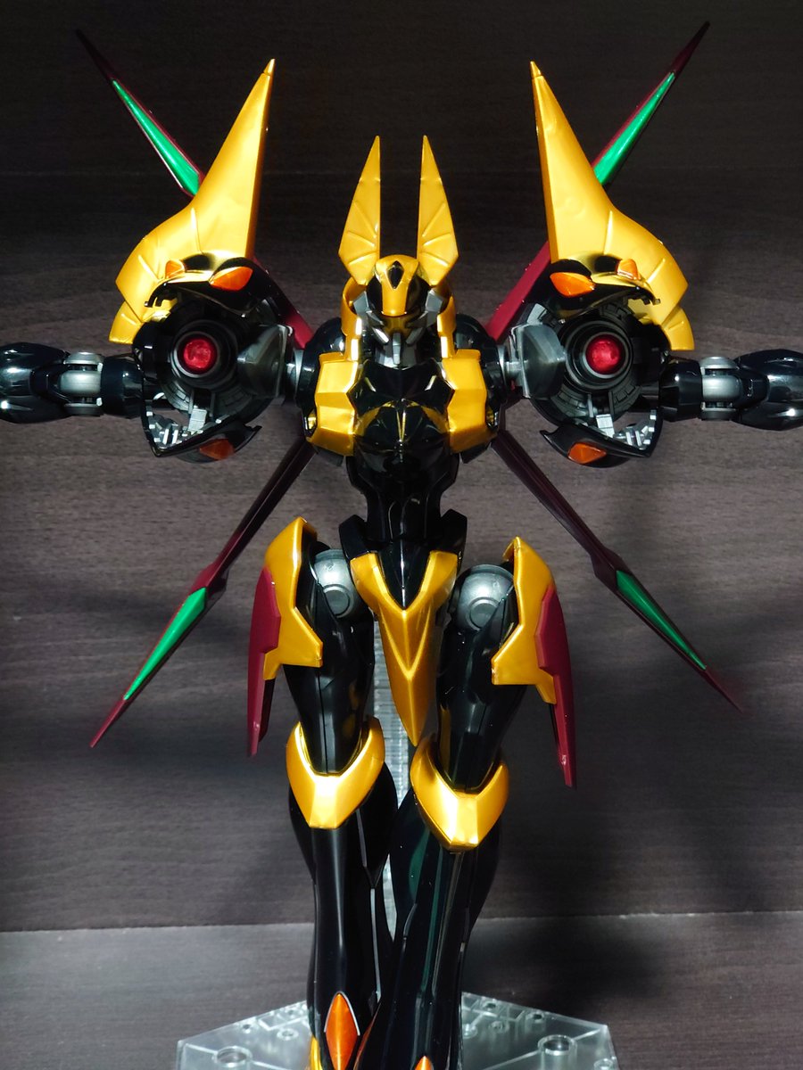 HG ガウェイン はい格好いいー 黒い装甲部分がグロスインジェクションでツヤツヤしてて高級感 パーツ差し替えなしでハドロン砲の展開可能 シールは砲口のジュエルシールのみ MGくらいのサイズあるから組んだ後の満足度も高い これはいいプラモだ…