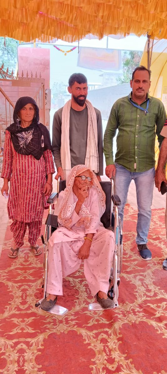 DmHanumangarh's tweet photo. #Hanumangarh: 
- युवा बूथ पर 100 वर्षीय नूर बानो का मतदान
- #हनुमानगढ की ग्राम पंचायत नवां के बूथ संख्या 51 पर मतदान | #ChunavKaParv 
#DeshKaGarv #100Age #YuvaBooth @CeoRajasthan @DeoHanumangarh @DIPRRajasthan @ECISVEEP @kana_ias @ https://t.co/mlLz1KzTme
