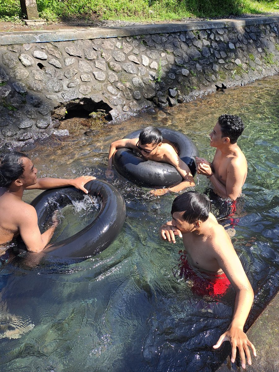 ndamhndra's tweet photo. Sedikit cerita hari ini. 
Pergi ke pelosok hanya untuk mencari "AIR" https://t.co/3n3G7JF1Hd