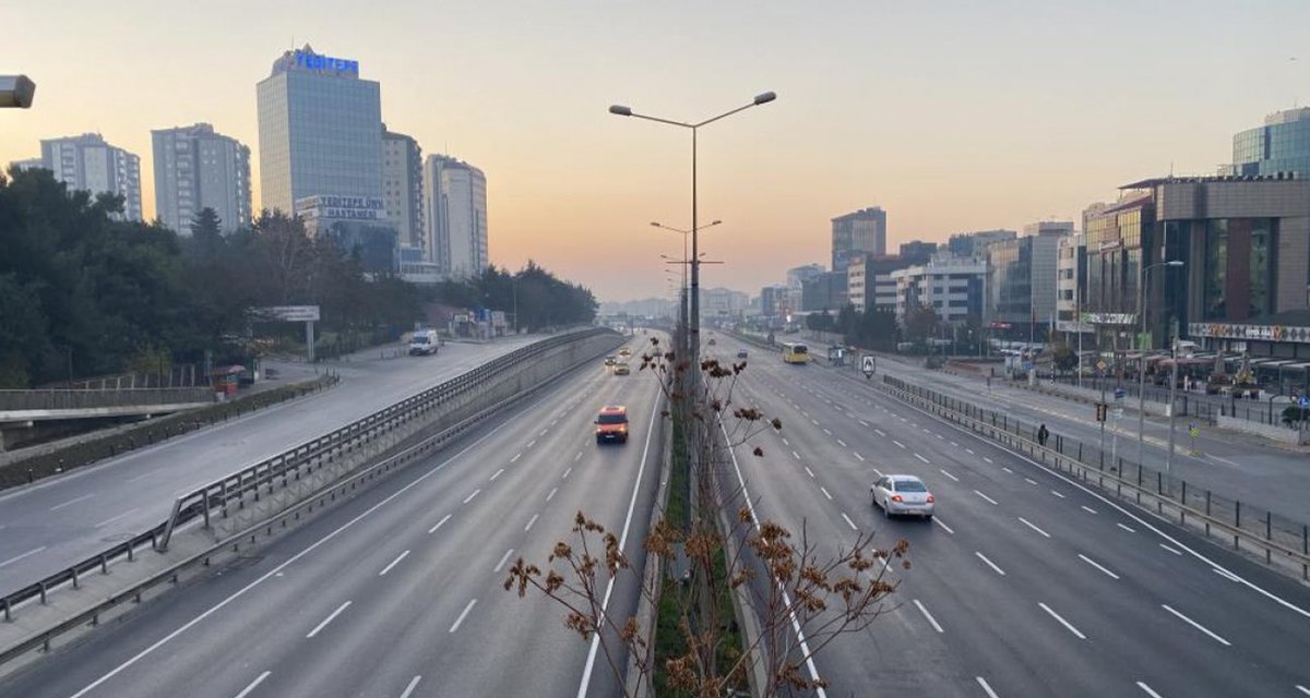 kvkehanetleri's tweet photo. 🔴 İstanbul Valiliğinden yapılan açıklamada 21 Nisan Pazar günü BTC TÜRK Boğa Koşusu etkinliği kapsamında 07.00-12.00 saatleri arasında bazı yolların trafiğe kapatılacağı belirtildi. https://t.co/w1ottqTv8G