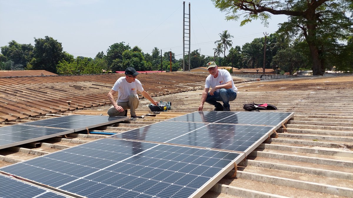 Bangui et Boranga, République Centrafricaine : mission d'expertise pour @ALIMAong. 🎯 @ESF_ONG est en appui pour la réception d'installations solaires photovoltaïques et accompagne pour la mise en place de futures installations dans des centres de santé.