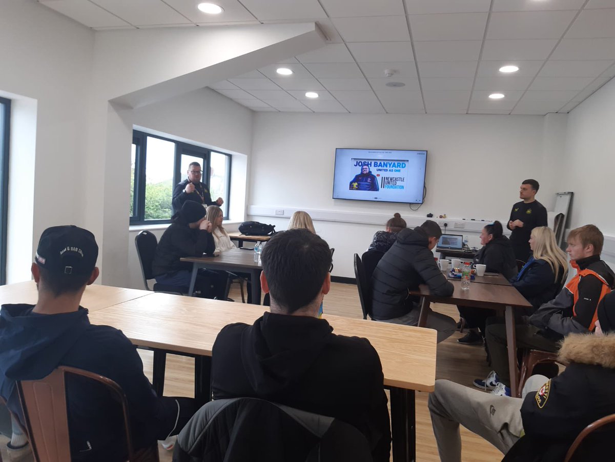 Huge thanks to @Thomas9Graham and @joshybanyard for passing on some really important messages about sleep and stress to our @WeAreCoachCore apprentices yesterday. Some eye opening pieces for the apprentices to firstly look after themself and then others!