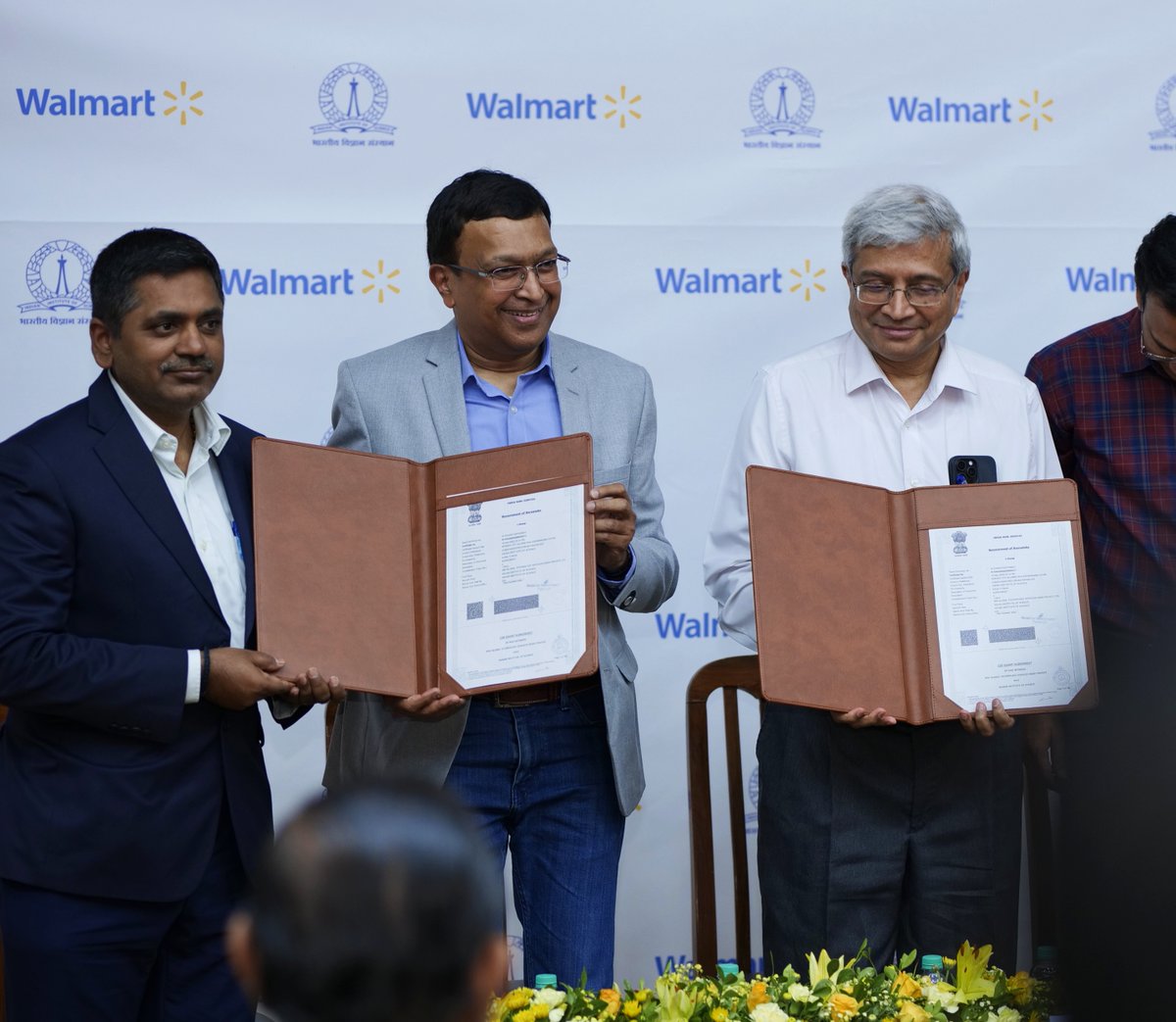 We are excited to launch the Walmart Center for Tech Excellence @IIScCSA, supported by Walmart Global Tech. The center will focus on driving research excellence in areas including #AI/#ML, computer systems and theoretical computer science. iisc.ac.in/events/walmart…