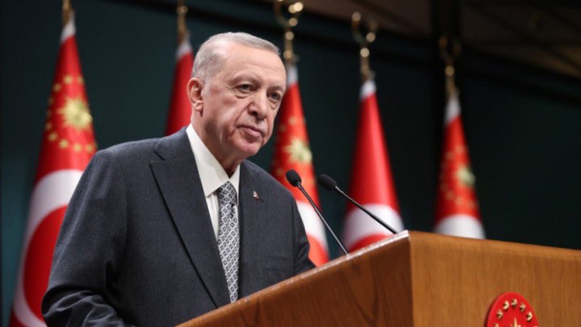 kvkehanetleri's tweet photo. Cumhurbaşkanı Erdoğan İsrail'in İran'a saldırısını değerlendirdi:

🗣️ “İsrail farklı şeyler söylüyor. İran aynı şekilde farklı görüşler ortaya atıyor. Konuyla ilgili gerçekten şöyle akla ziya olmayan bir açıklama yok.” https://t.co/zkXihzMfjC