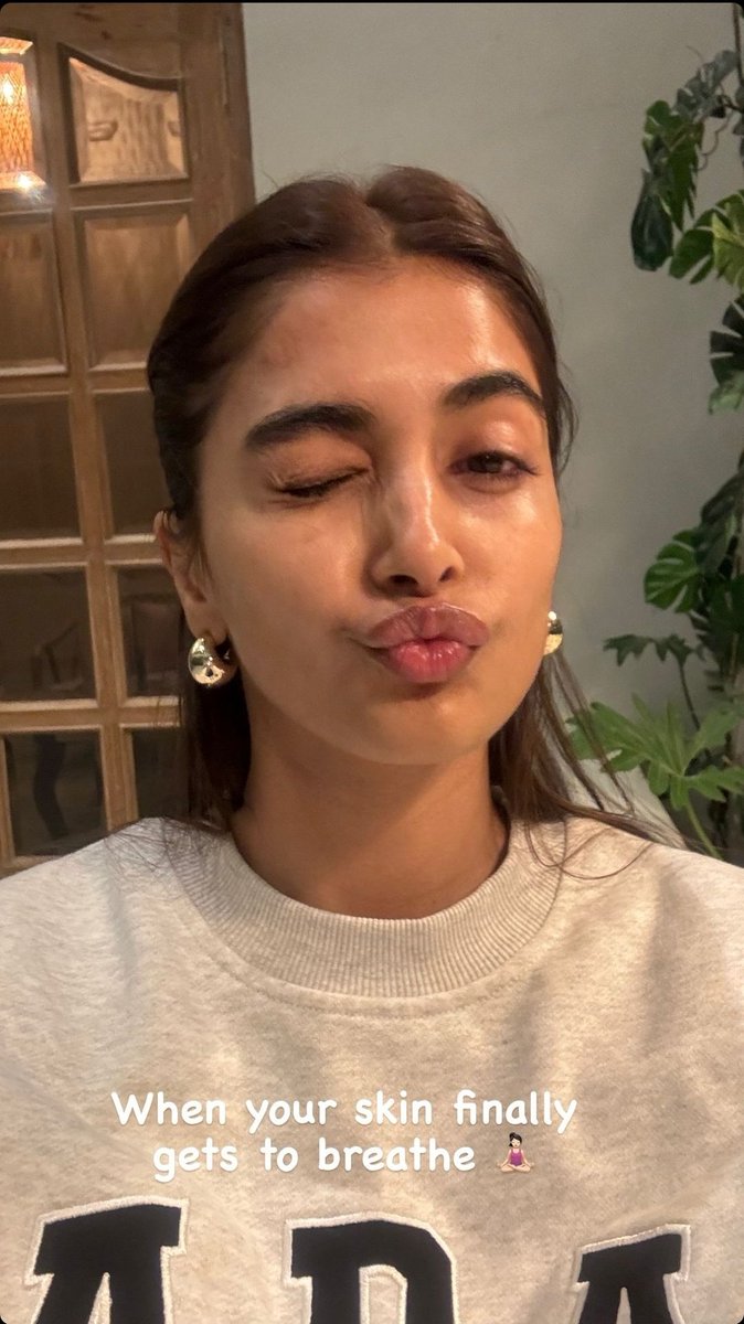 PrachiKochhar7's tweet photo. Girls after skincare routine https://t.co/dNAHd7wm4F