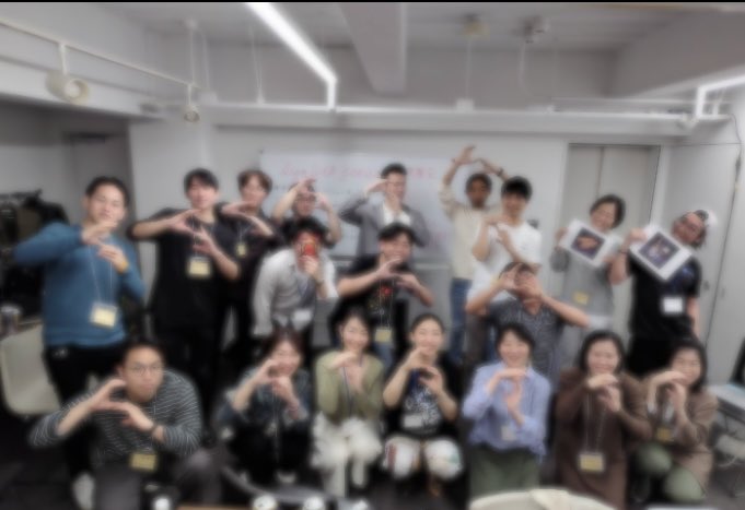 airinkos's tweet photo. 世界初？#SYMBIOGENESIS 考察オフ会を開催しました🤍

シンビオの考察に対してみんなが感じているハードルをとっぱらいたい！
もっとみんなでシンビオを深く楽しみたい！

という思いがずっとあり、
#LGGCommunity のメンバーで考察オフ会をやってみました🙌

考察キャンペーンで入賞した
@TryToDoGameFi @aaaasylum07 
と企画を練り、

#シンビオ考察wiki 運営メンバー
@OrangeOwl_web3 のサポートもあり実現できました✨
Special thanks🤍！！

@TryToDoGameFi さんの
⭐️考察How to特別レクチャー🔥

そのあと、難易度別にコース分け
⭐️初心者コース @airinkos
・崖芋🥔レシピを考えよう！
・救国ワイン🍷の味は？

⭐️中級以上コース @aaaasylum07 
・1章未使用アイテムの使い道は？

みんなでワイワイ考察しました🗣️✨

今回得られた重要な気づきは、
何か1つのテーマから掘り下げ続けると、最終的にはシンビオの世界の『謎』に行きつくということ。テーマは簡単でいい。掘り下げまくると面白くなる。

✅参加メンバーの感想
・シンビオやる中でどういうこと？っていうハテナ自体が、シンビオの面白さっていうことが少しわかりました！

・初心者も含め、その場でみんなで少しずつ考察を積み上げる感じが楽しかったです！

オフ会で考察のハードルが下がって、楽しんでくれていたようで、やって良かったです😊✨

さあ！
2章はさらに考察ガンガンやっていくぞー🔥🔥