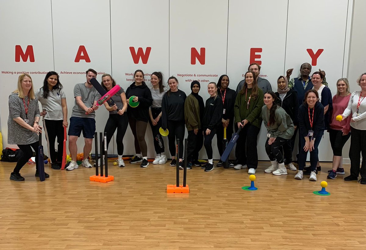 📚 𝐓𝐞𝐚𝐜𝐡𝐞𝐫 𝐂𝐏𝐃 This week... 6️⃣6️⃣ primary school teachers have had a cricket training session 4️⃣ schools covering Manningtree, Braintree, Romford and Barking! For info on teacher CPD please email karen.hussain@essexcricket.org.uk 🦅 #FlyLikeAnEagle