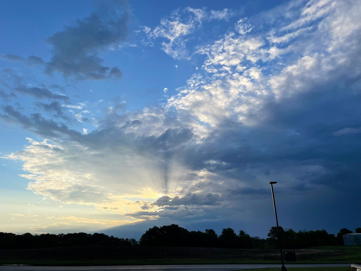 Currently in Muscle Shoals, AL @AnelloWx @WEATHERmanBURKE @StephWVTM13 @TaylorWVTM13 @spann @NWSHuntsville #alwx