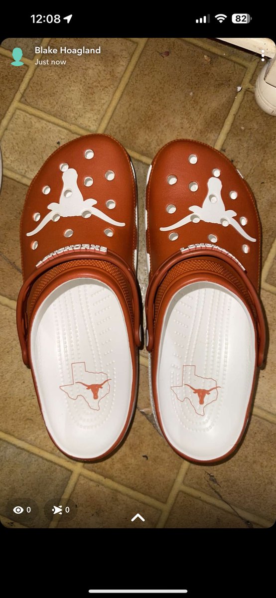 I love my new @TexasLonghorns @TexasFootball @Crocs 🤘🏻🐂 #HookEm #iRockCrocs 🧡