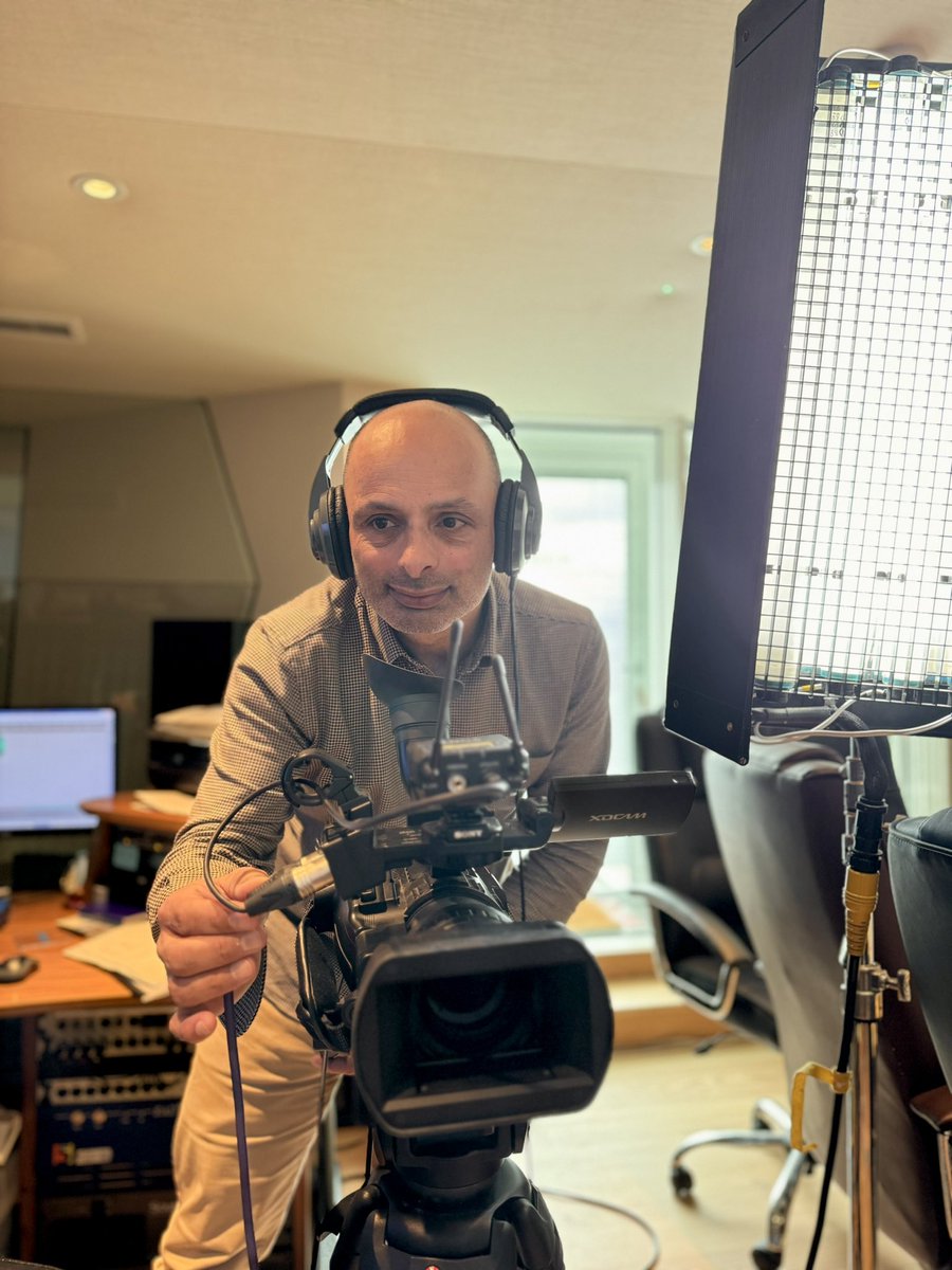 I love pretending to be a reporter even more than when I did it for real #MediaTraining