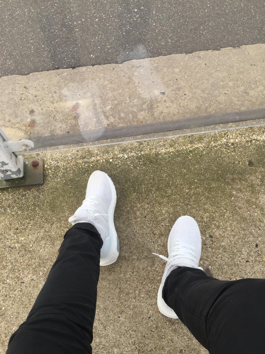 White shoes ki toh skin sy zyda care krni prti ha🤐