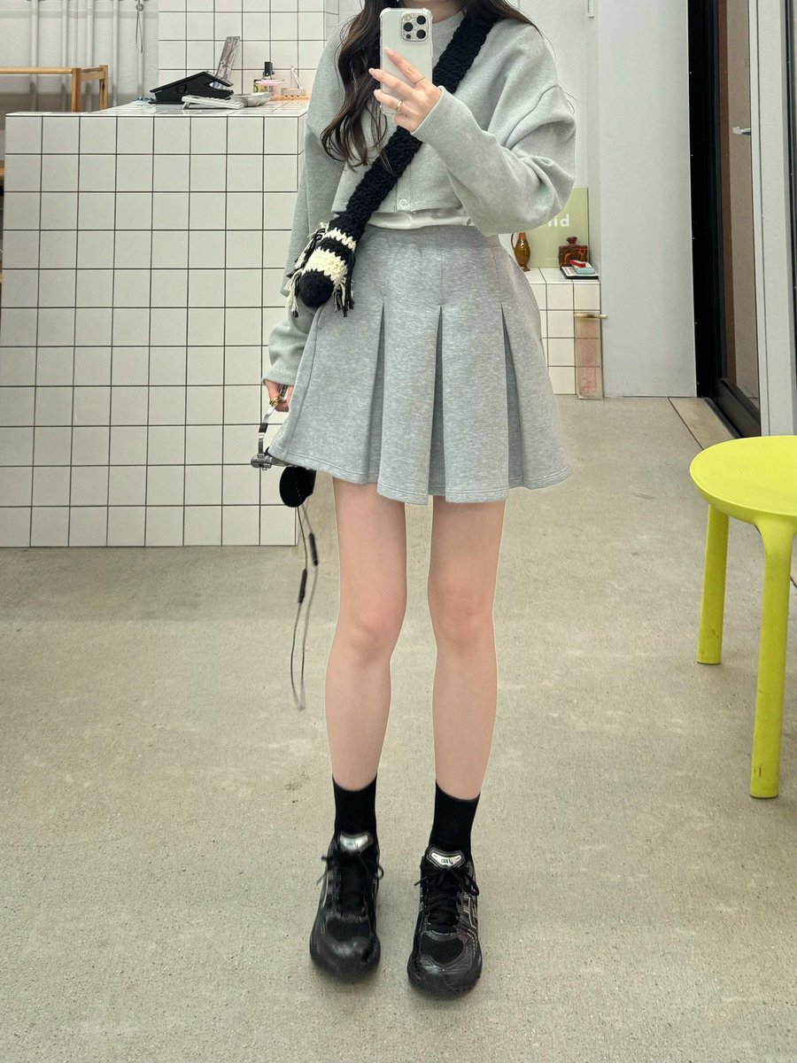 882266_'s tweet photo. このUNIQLOのスカート2色買いした🩶 https://t.co/Ro31tJEf1g