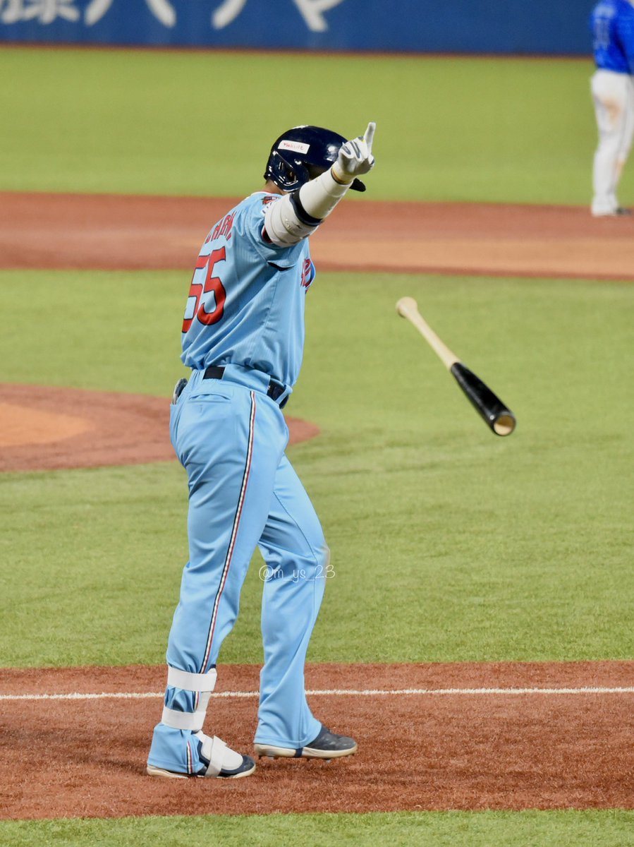 やっぱりすごい、村神宗隆！！ ヤクルト・村上宗隆、確信歩き出た！「完璧」神宮V1号 2戦