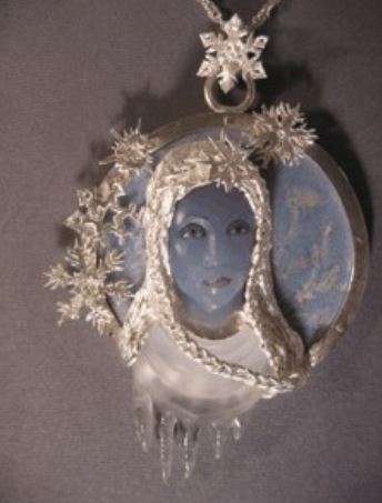 On #FindArtFriday - a beautiful pendant called 'Winter Frost'. The 20th century piece is made of silver, lavender and clear quartz with glass and enamel. (Ref. #00820) It's 2'x 2.25' x 0.5'. Send tips to the Art Crime Team to ow.ly/bMlJ50Rj4qW. ow.ly/77UQ50Rj4qV