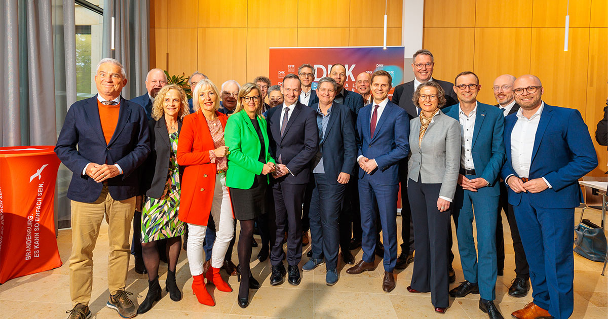 Heute tagte die erste #Digitalministerkonferenz (#DMK) der Länder am HPI in Potsdam. Bundesdigitalminister Volker @Wissing und @BSI_Bund-Präsidentin Claudia Plattner nahmen als Gäste teil. HPI-Geschäftsführer @rherbrich begrüßte sie auf dem Camus. 💡hpi.de/news/jahrgaeng…