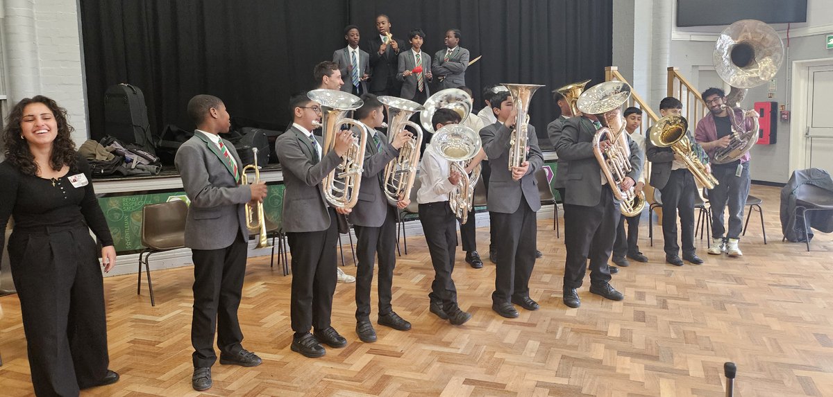 Incredible music performance by our 5⭐️ #ChallneyGentlemen and @NYJO this morning.
Amazing sounds made in 4 weeks - thank you to @Challney_Girls for coming along to watch and join in. @MrsQuickEnglish