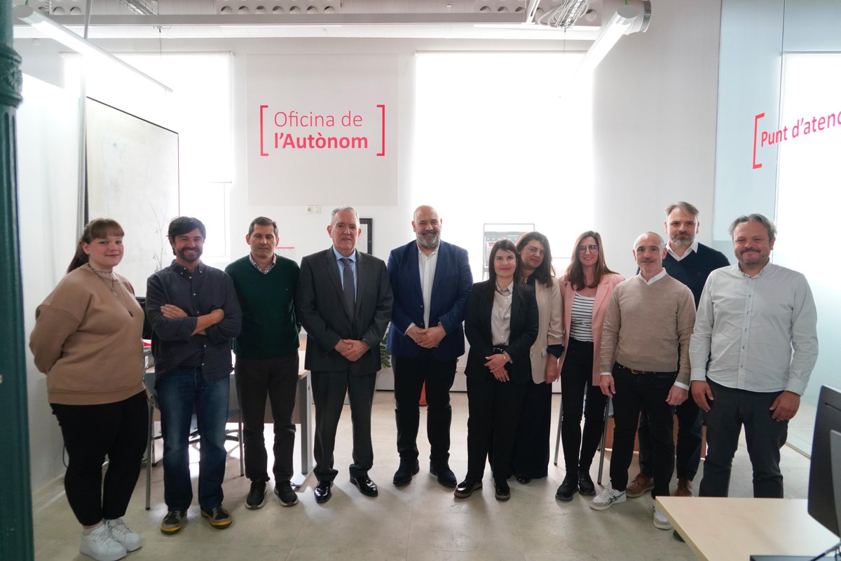 PalmaActiva's tweet image. 📰El batle de Palma Jaime Martínez Llabrés ha visitat avui l’Oficina de l’Autònom. Després de conèixer “in situ” el funcionament d'aquest espai, ha participat al Fòrum del Treball Autònom de Palma, que avui ha celebrat la primera reunió.

ℹ️ web.palmaactiva.com/loficina-de-la…