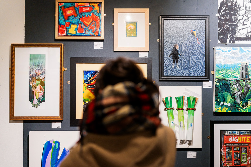 Fun Friday! The People's Art Fair is a group exhibition of art, performances and creative workshops! Made up of artists, makers, photographers, painters and sculptors, it is a celebration of culture and expressive art. #BSBart #BSBcommunity #BSBfunfriday ow.ly/R0zR50Qt2H9