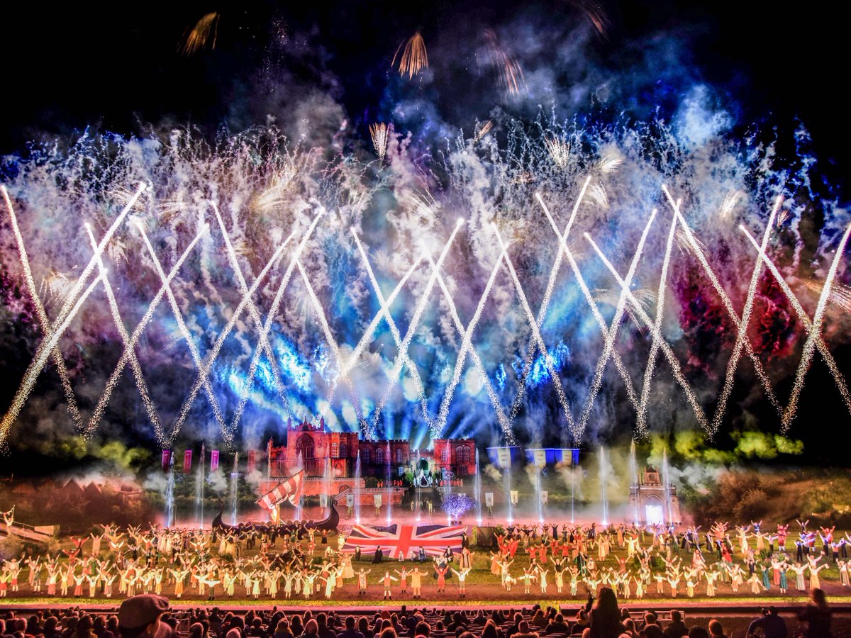 🍽️⭐The Pre-Show Dining Experience at #Kynren is back! 🍷🍲Admire wonderful views as you have pre-dinner drinks on the panoramic lakeside terrace and then tuck into delicious cuisine inside the elegant Arches Hall. ➡️ lnk.bio/s/TCCkynren #DurhamCultureCounty @11Arches