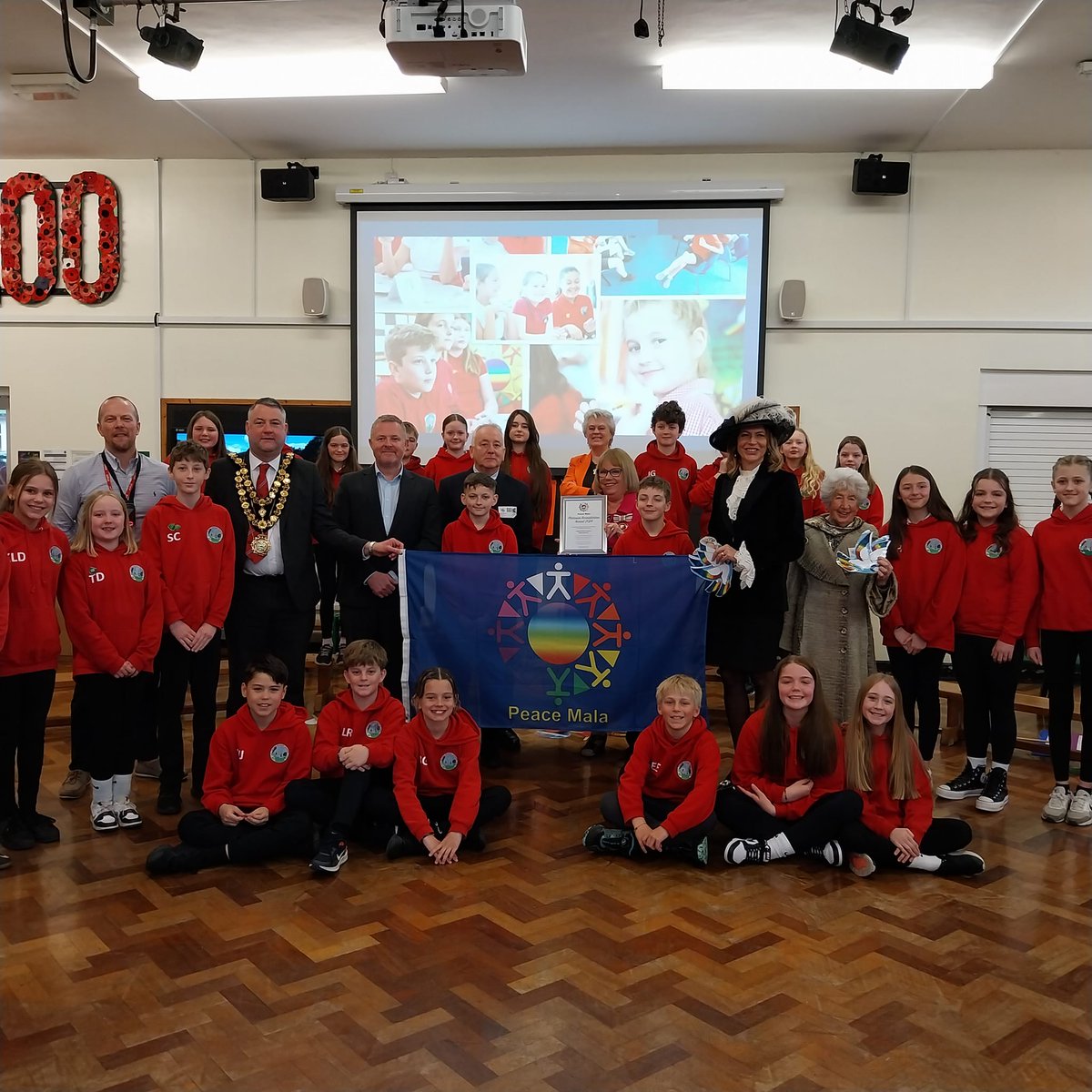 @CatwgPrimary  School Neath south Wales UK celebrated achieving  our Platinum Accreditation Award this morning. Llongyfarchiadau everyone!

#peacemalaschools #goldenrule #compassion #globalcitizenship #interfaith #unity #friendship #unity #celebratingdiversity #worldpeace #love