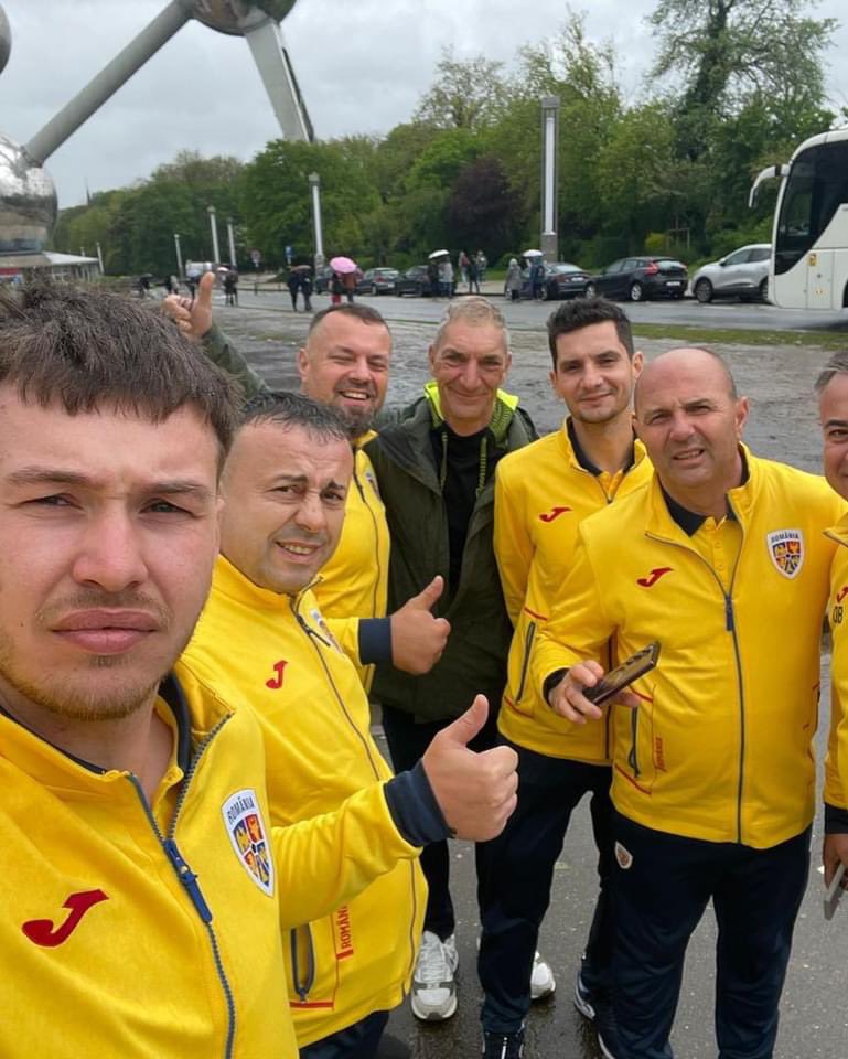 AmpFootballBel1's tweet image. De eerste ploeg is gearriveerd! 

Roemenië is in België aangekomen en ging direct wat cultuur gaan opsnuiven in onze hoofdstad.

👉🏼 facebook.com/events/s/amput…

#roadtofrance #rbfa #cegelec #vigo #EclipsTV  #puurs
