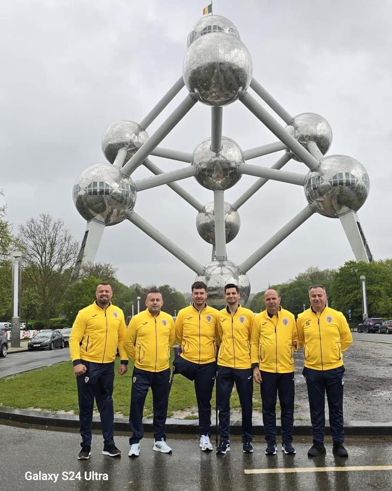 AmpFootballBel1's tweet image. De eerste ploeg is gearriveerd! 

Roemenië is in België aangekomen en ging direct wat cultuur gaan opsnuiven in onze hoofdstad.

👉🏼 facebook.com/events/s/amput…

#roadtofrance #rbfa #cegelec #vigo #EclipsTV  #puurs