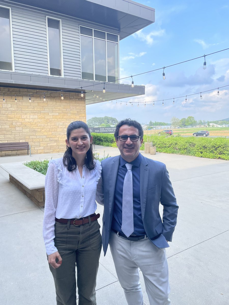 The one and only @SierramAndrea was honored as the outstanding PhD student of @ArkansasEPP. Congratulations Andrea, well deserved! 
The PhD is soon to come!!!
@UArkansas @bumperscollege @ArkAgResearch @VirologyAPS @plantdisease