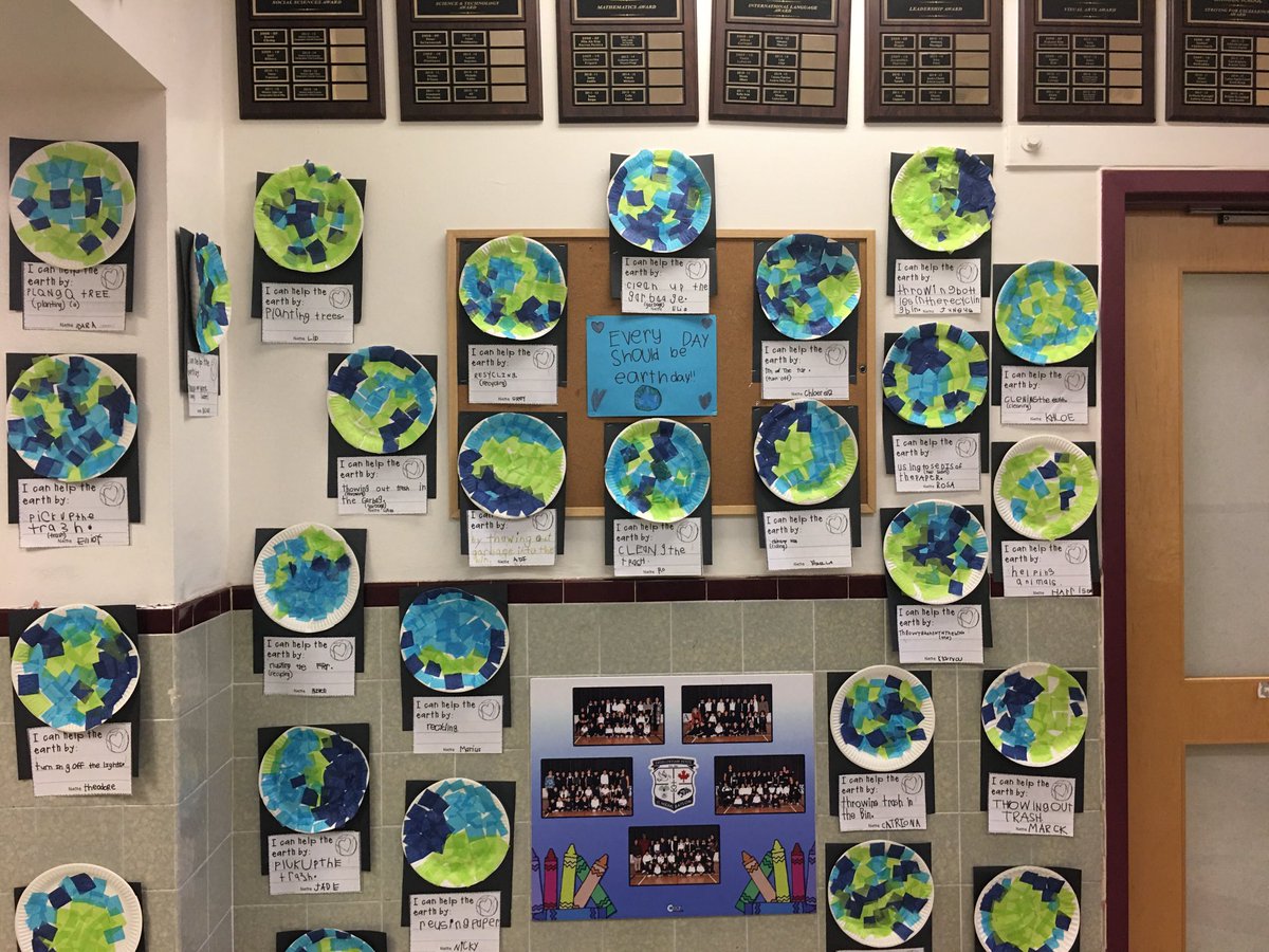 Earth day is approaching us on Monday. The students created their own earth. 🌎💙⁦@BottosMichelle⁩ ⁦@GrassaCharlie⁩ ⁦@stpaschal_tcdsb⁩