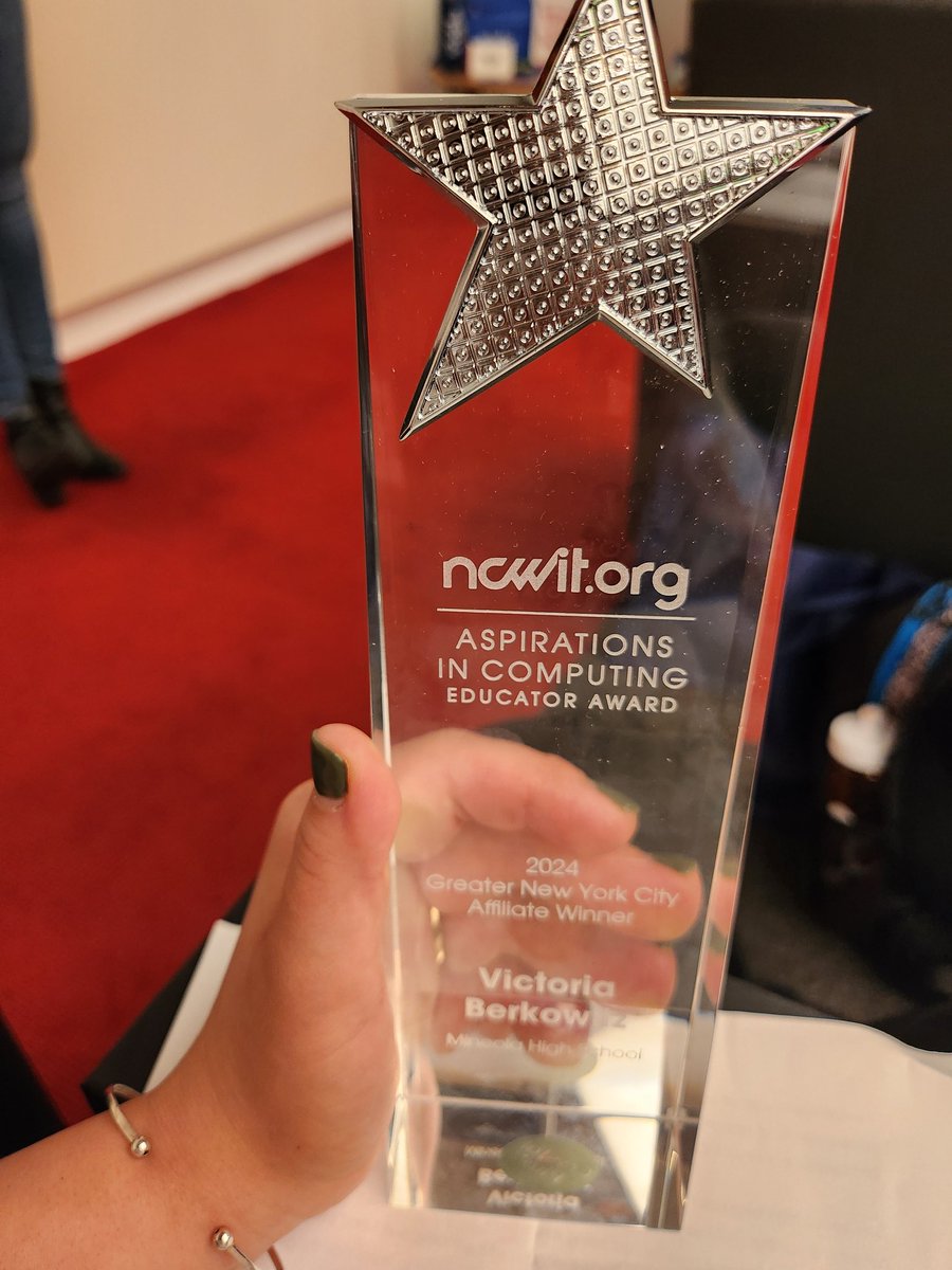 Ty @NCWITAIC & @bofa! Mineola came in hot with: 1 National Educator Award Winner 1 Affiliate Educator Award Winner 1 National Winner Award 1 National Honorable Mention Award 2 Affiliate Winner Awards 7 Affiliate Honorable Mention Awards 7 Rising Star Awards #MineolaProud