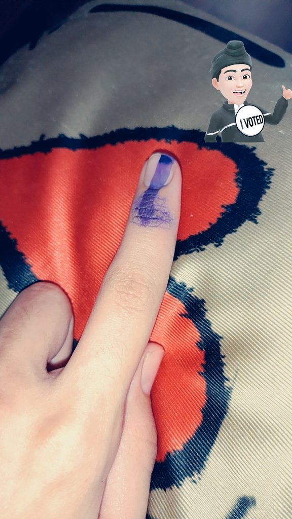 arshlveshimself's tweet photo. yuhoooo i am not a #VotingVirgin anymore 🤩🥳
#LokSabhaElections2024
#ElectionDay https://t.co/HeXZTYmNT1