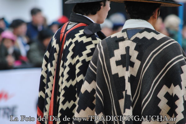 tradiciongaucha's tweet image. 📸 #FotoDelDía #Ponchos #Tradición 
TradicionGaucha.ar